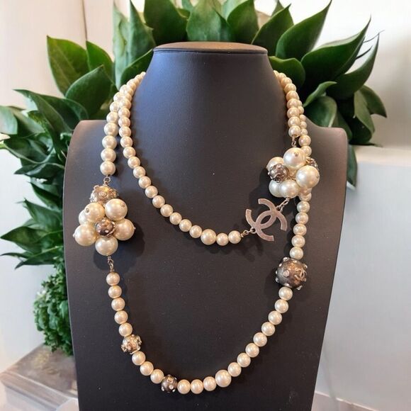 Chanel  Long - Pearl Necklace with CC Pearl Crystal Clusters - Silver - - Picture 1 of 9